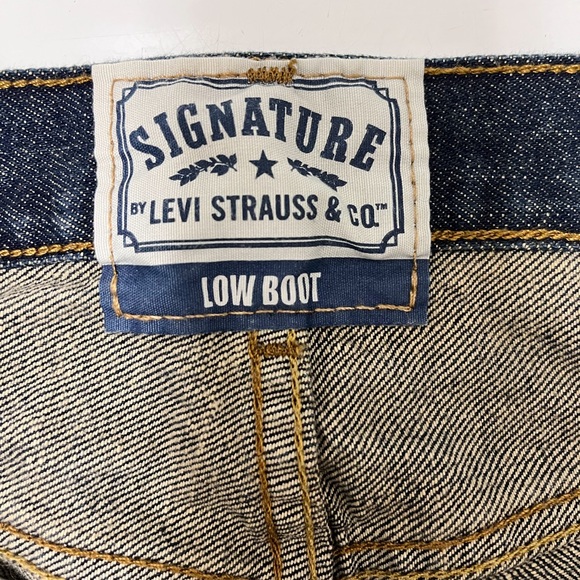 Signature By Levi Strauss Low Boot Jeans Size 30 x 32 - Picture 4 of 5
